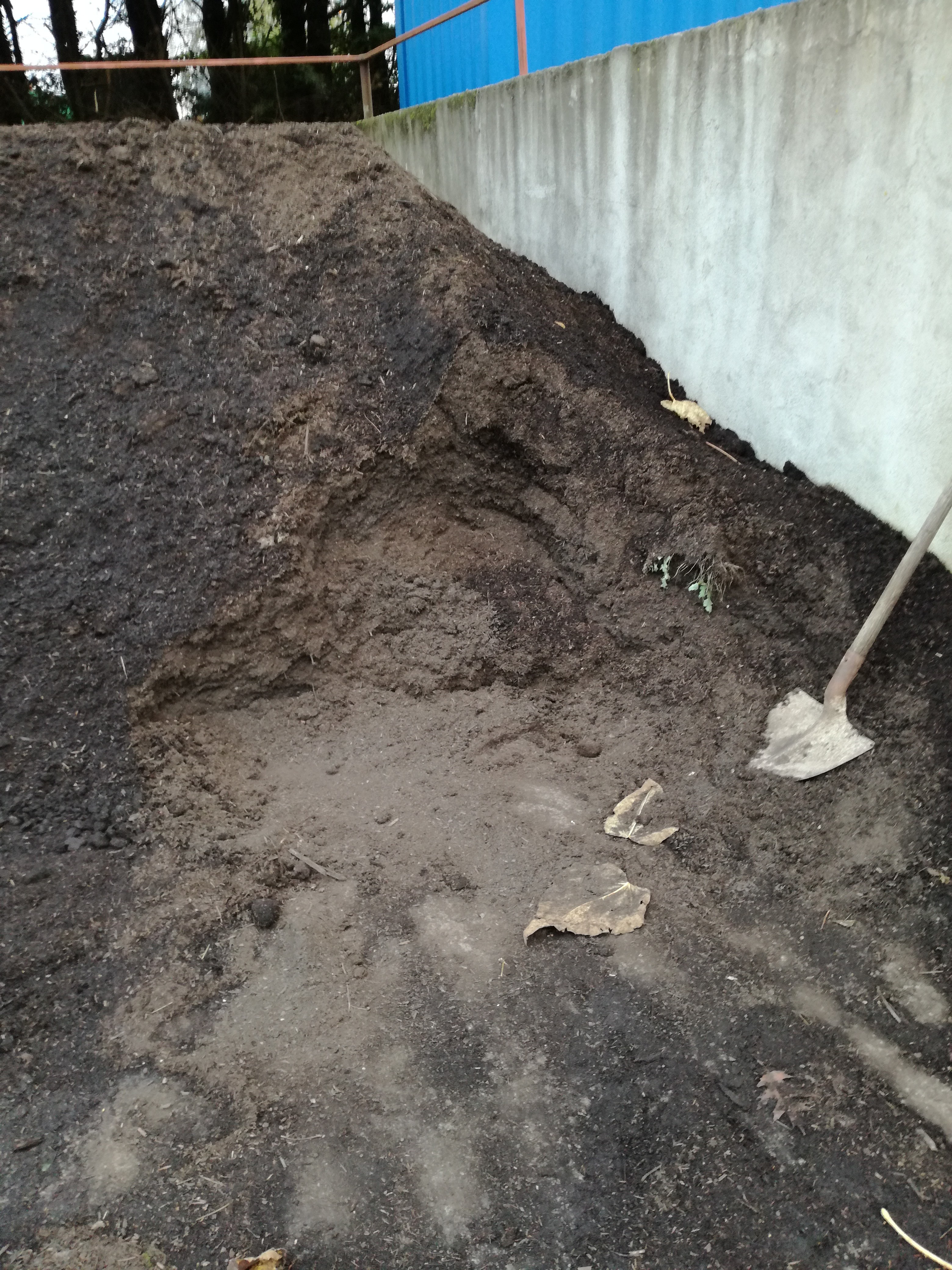 Compost disponible dans les déchetteries de Hèches et Grézian !